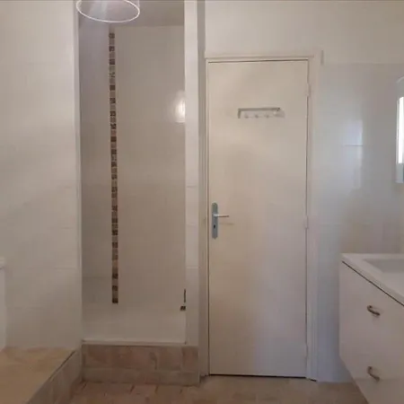 Bel Appartement Tout Equipe A Cote Marche Central - 4 Couchages לה רושל